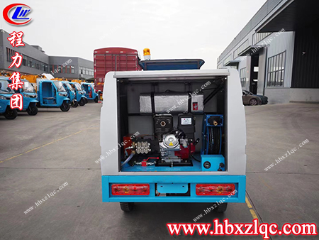 伸縮靈活，可360°旋轉(zhuǎn)，程力牌三輪高壓清洗車(chē)實(shí)現(xiàn)無(wú)死角清洗作業(yè)